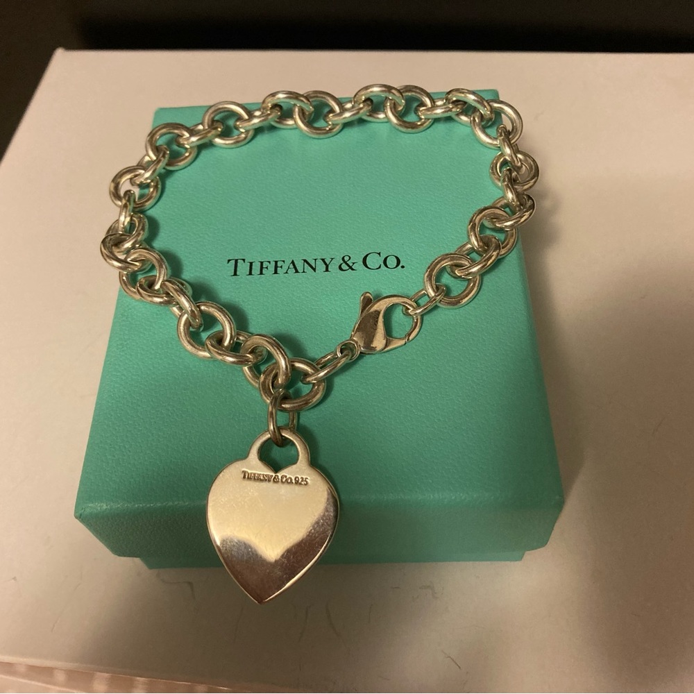 🌹9” Stunning Tiffany & Co Sterling Silver Heart Tag Charm Bracelet Size Large